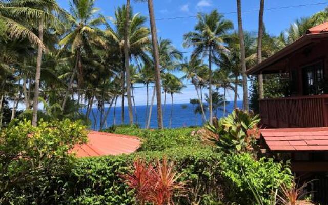 The Bali House & Bali Cottage at Kehena Beach