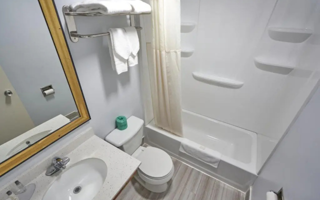 Riverview Inn & Suites