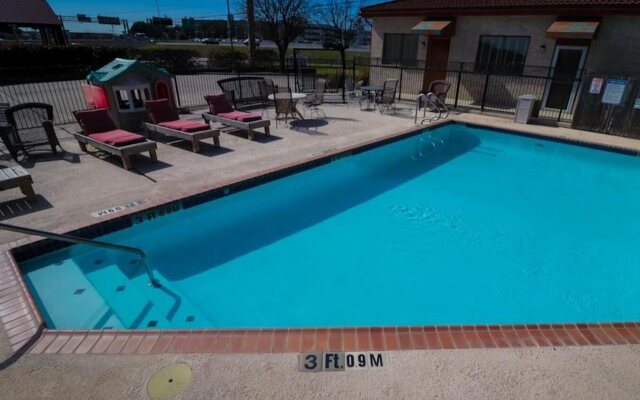 University Inn & Suites San Antonio