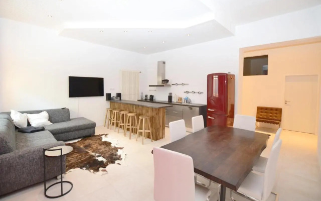 Loft directly next to Oktoberfest and downtown