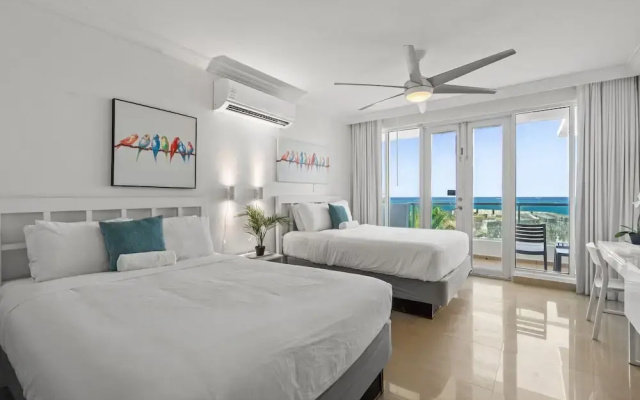 Cozy Oceanfront Getaway Balcony Sea View