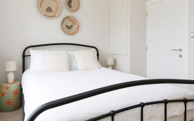 Mariners Stylish Beachside Getaway With Sea Views