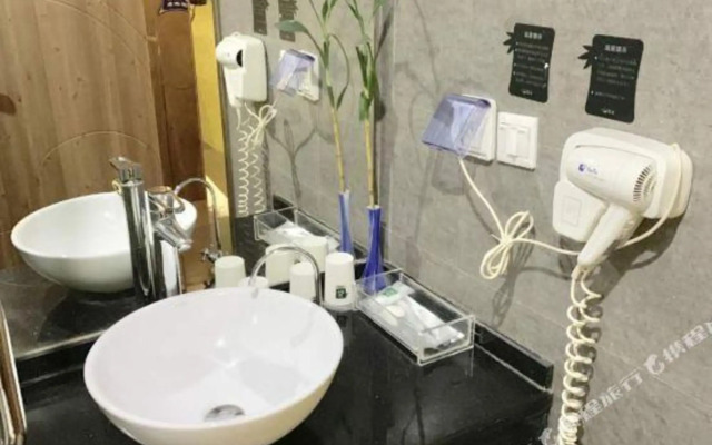 Qingmu Hotel (Nanjing Jiangning Wanda XinTing Road Subway Station)