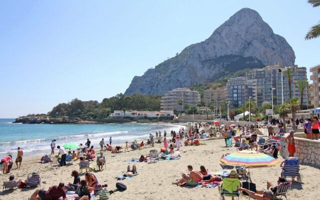 Fancy Holiday Home by the Sea in Calpe With Pool