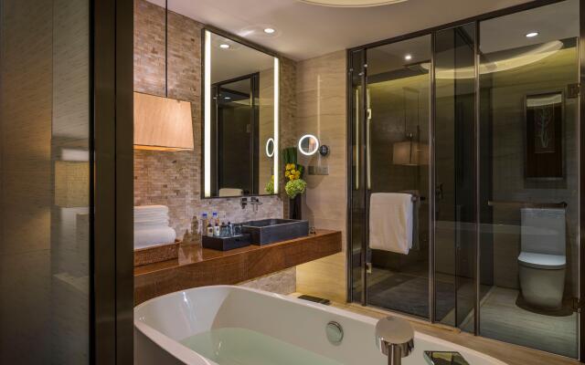 HUALUXE Hotels & Resorts Yangjiang City Center by IHG