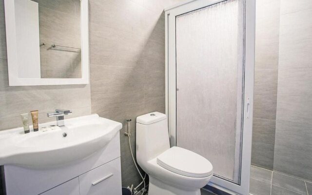 Oyo 208 Anika Suites