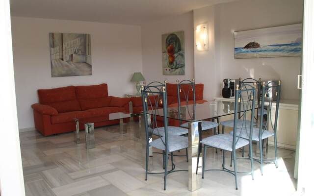 Apartamentos Puerto Marina Beach