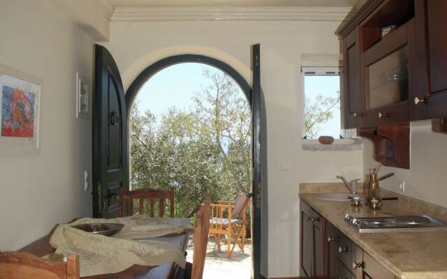 Spacious Villa in Vasiliki with Swimming Pool & Hot Tub