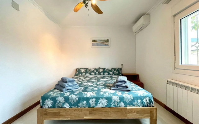 Villa in Roquetas Near Beach & Pool