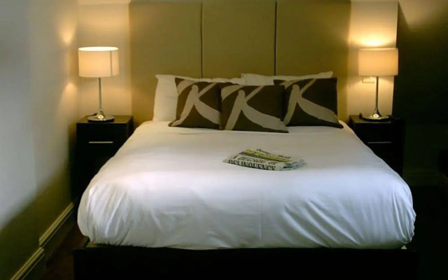 Raglan Hotel