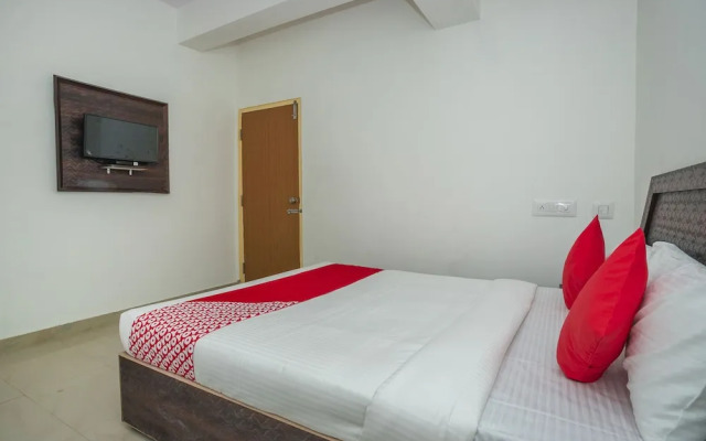 Oyo 30686 G K Residency