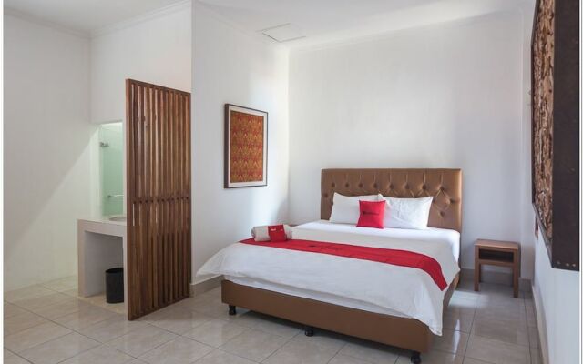 RedDoorz near Padang Galak Beach