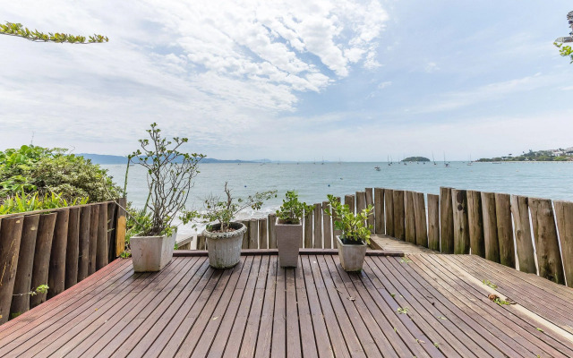 Apto elegante com piscina frente mar JBM304