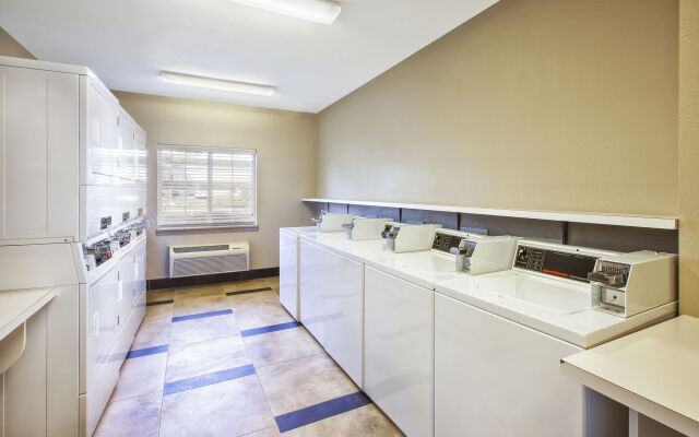 Candlewood Suites Indianapolis Airport by IHG