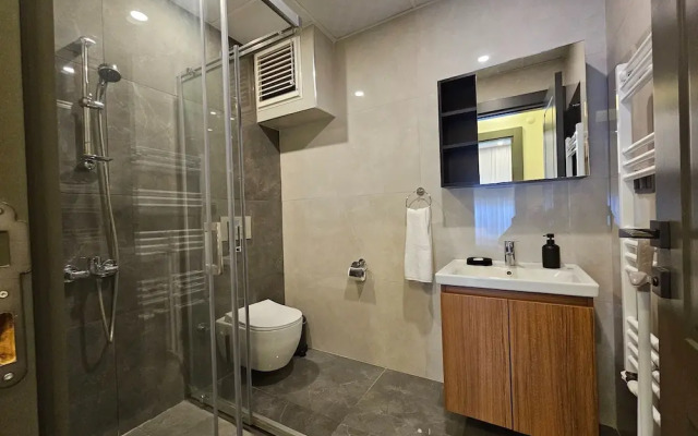 New Flat Large Living Space 2-5 Near By Lara Beach