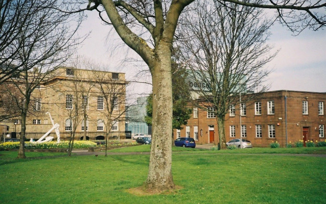 OYO Gin House Hotel
