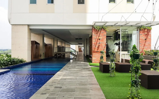 Fully Furnished And Cozy Studio Apartment At B Residence