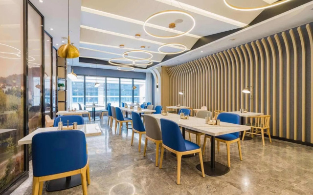 Atour Hotel Nanjing Maqun