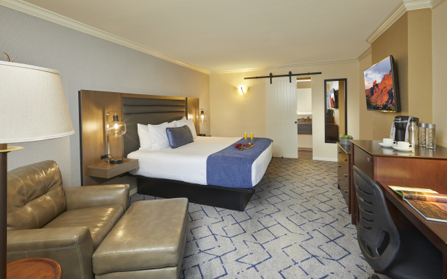 Scottsdale Plaza Resort