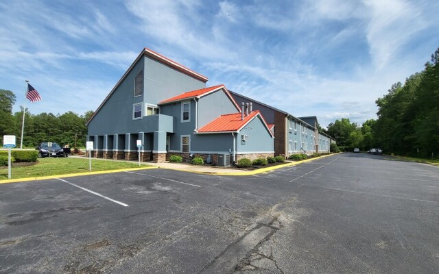 Stonewood Inn & Suites Carrollton - Smithfield