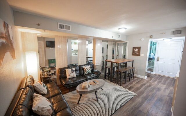 Stay Together on The Strip - 3 Bed Condo