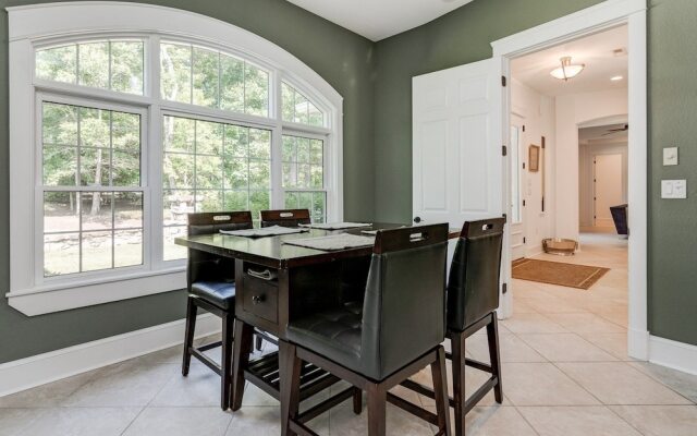 Waterfall Manor - 4 Br Home