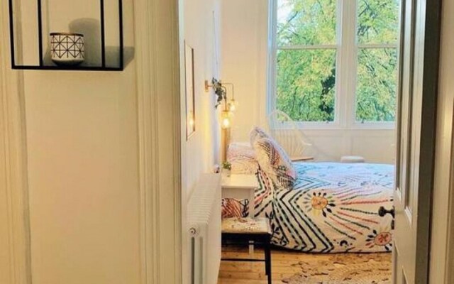 Oakshaw Apartment - Elegant Rustic Apartment in City Centre