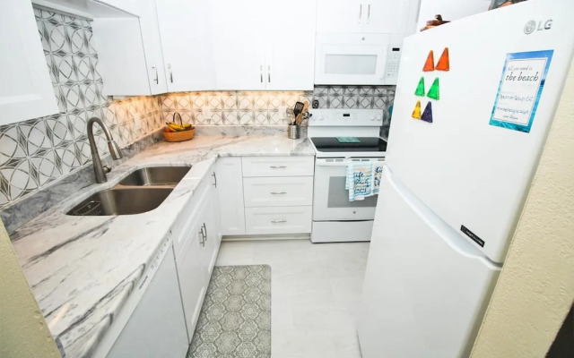 Colony Beach Club 116