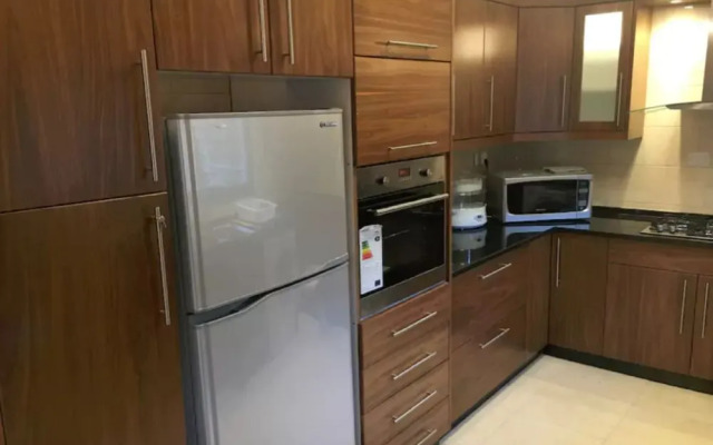 Cozy & Gated Compound