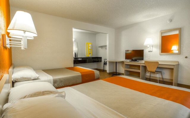 Motel 6 Los Angeles - Norwalk