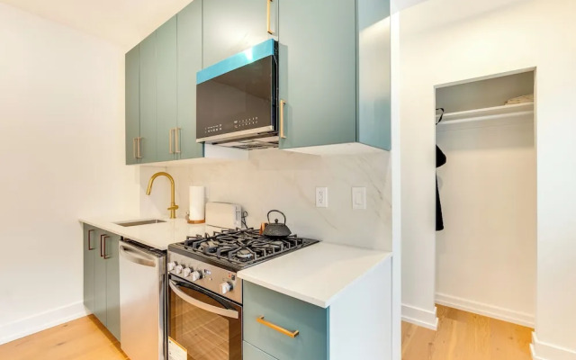Centrally Located & Pet Friendly: Yonkers Studio!