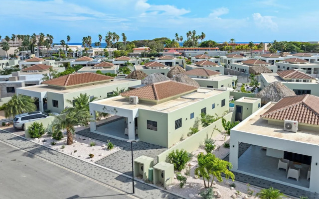 Villa pura vida with pool at mambo beach