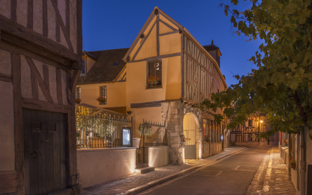 Hôtel Aux Vieux Remparts, The Originals Relais (Relais du Silence)