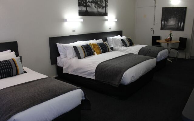 The Oriana Orange - Retro Hotel & Resort