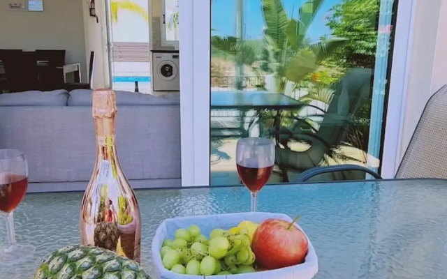 51 PER - Sunny Bay Villa