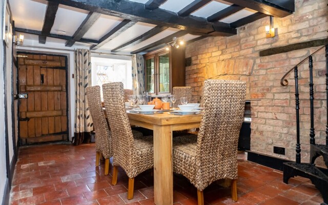 2 Pound cottage