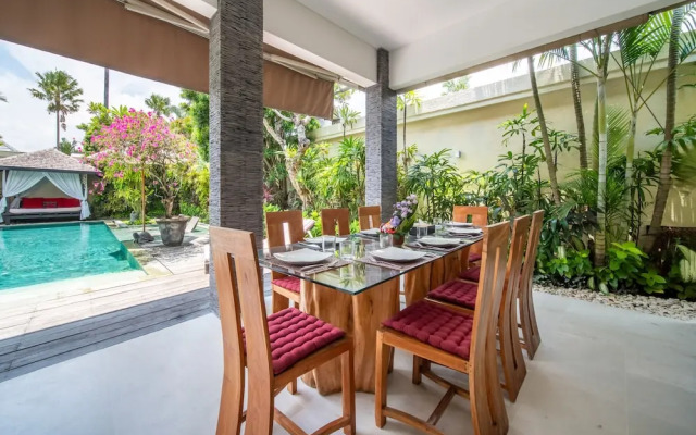 Elegant Private Villa, 3 BR, Seminyak With Staff