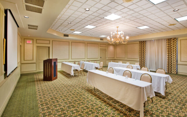 Holiday Inn Gainesville-Lanier Centre