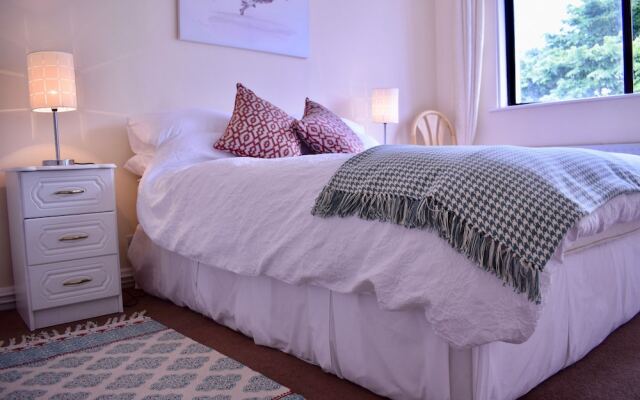 Airy 1 Bedroom Apartment Near The Beach