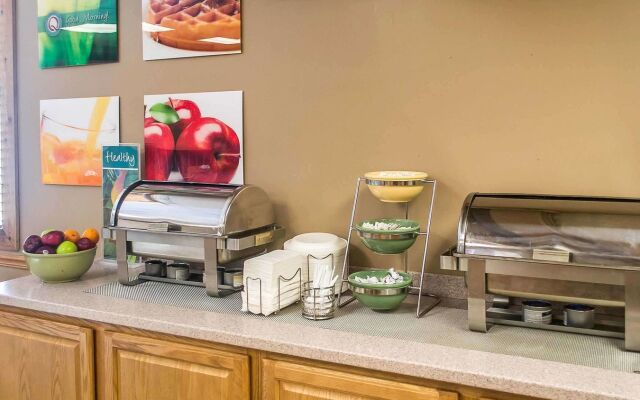 Cedar Stables Inn and Suites