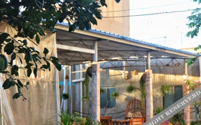 Zhongqin Hostel