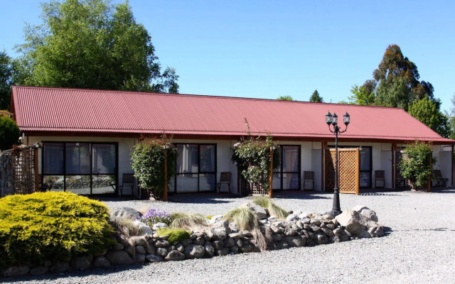 Pinewood Motels