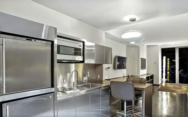 Ava's Suite 37th FLR PALMS PLACE