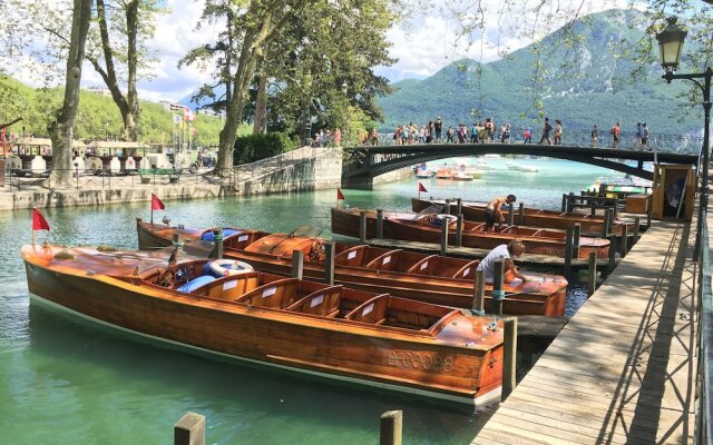 Annecy, Terrace and Comfort by the lake