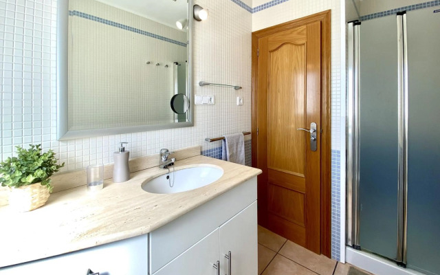 House in front of the beach with sea view