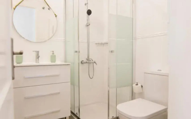 Deluxe Apartment. 50 meters Beach