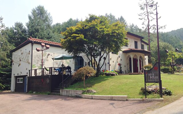 Yangpyeong Maypolehouse Pension
