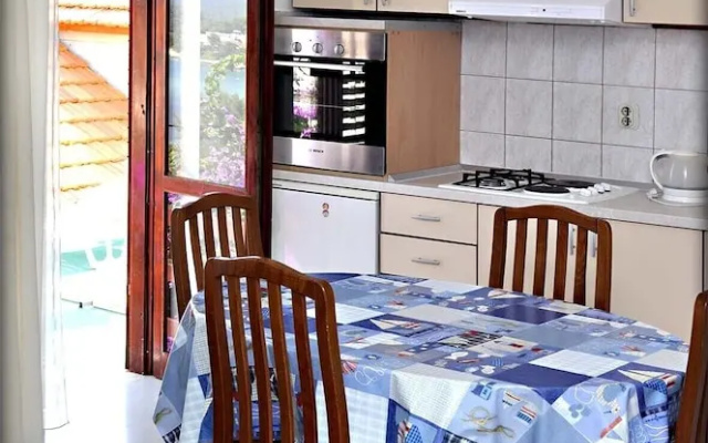 Immaculate 4-bed House in Lumbarda