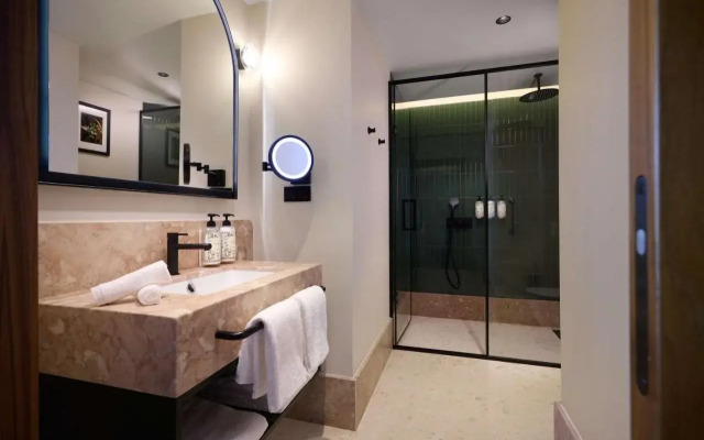 DUO Hotel Lisbon, Curio Collection by Hilton