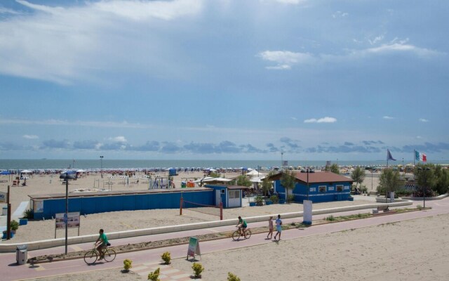 Awesome Apartment in Rosolina Mare With 1 Bedrooms